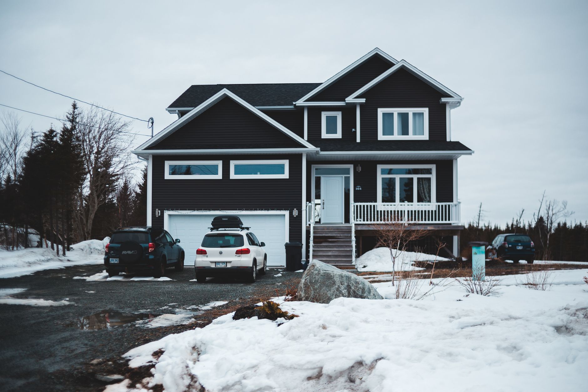 Design Tips for Using Black Trim on Your Home’s Exterior